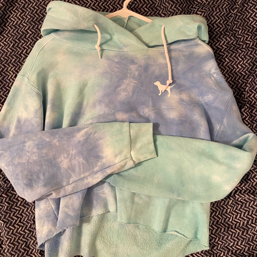CROPPED PINK HOODIE